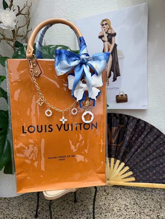 Louis Vuitton Handbags - 💙🤍Louis Vuitton Gift Bag Tote💙🤍
